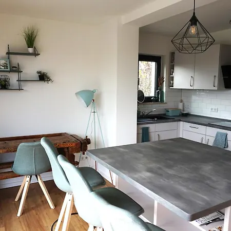 Eg Am Fluss Mit Terrasse - Eine Gruene Oase