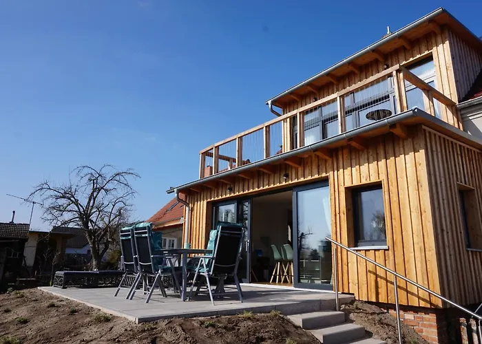 Eg Am Fluss Mit Terrasse - Eine Gruene Oase